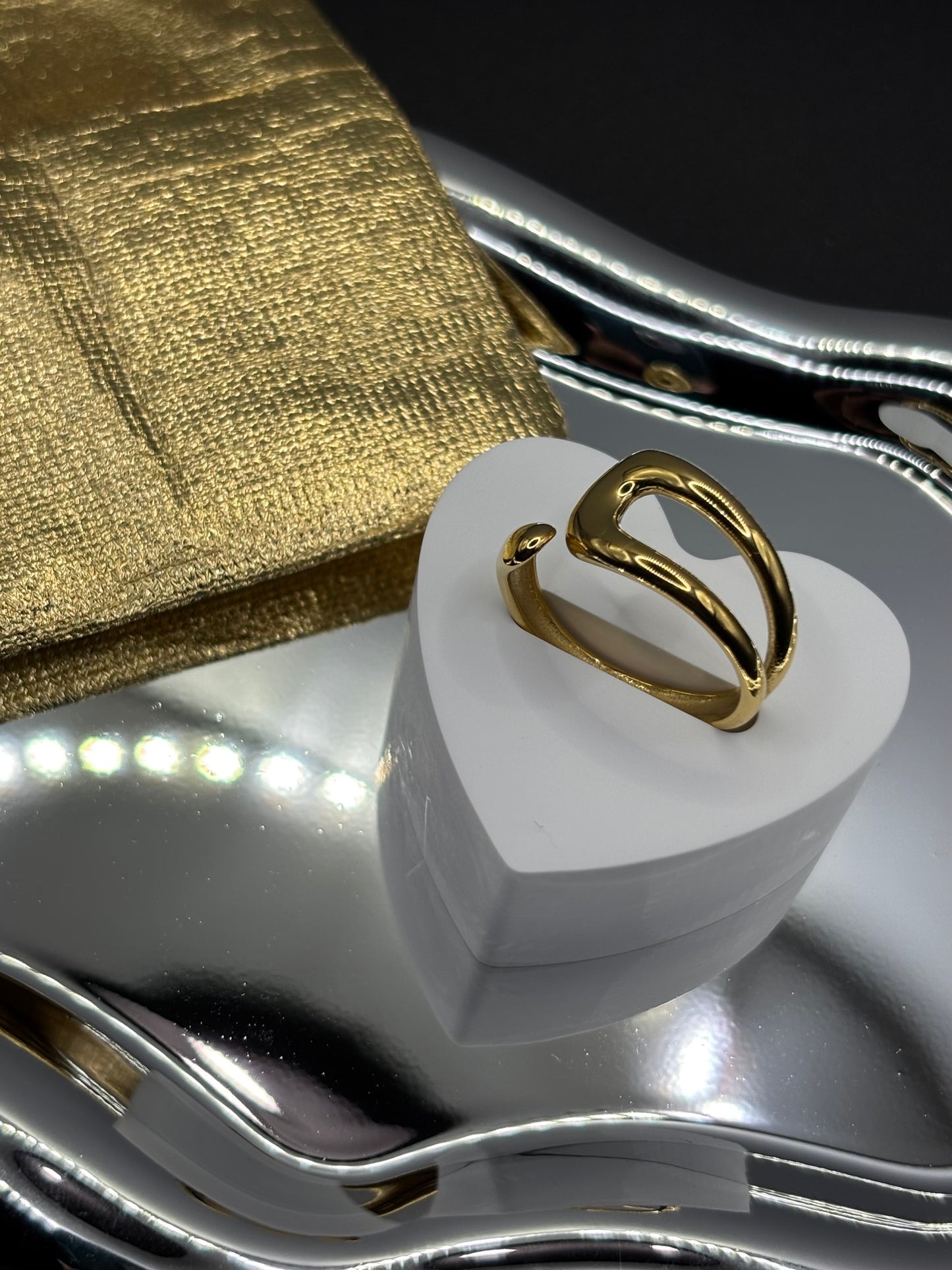 Marvelia Ring